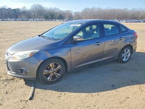 Ford Focus SE 2.0L 4 2013
