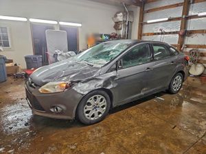 Ford Focus SE 2.0L 4 2012