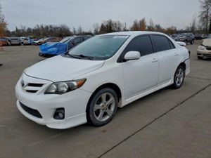 Toyota Corolla BASE 1.8L 4 2013