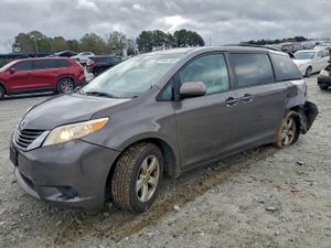 Toyota Sienna LE 3.5L 6 2013