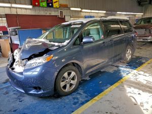 Toyota Sienna LE 3.5L 6 2014