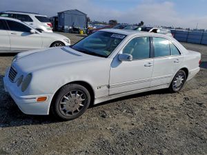 Mercedes-Benz E 320 3.2L 6 2001