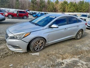 Hyundai Sonata SE 2.4L 4 2015