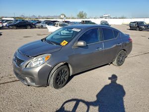 Nissan Versa S 1.6L 4 2013