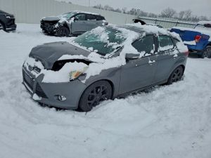 Ford Focus SE 2.0L 4 2014