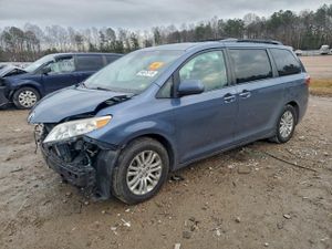 Toyota Sienna XLE 3.5L 6 2015