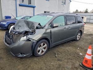Toyota Sienna LE 3.5L 6 2012
