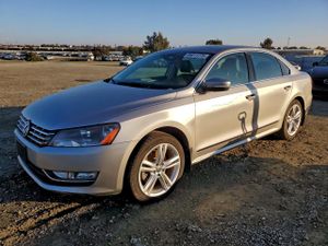 Volkswagen Passat SEL 2.0L 4 2014