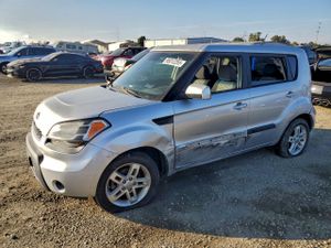 Kia Soul + 2.0L 4 2011