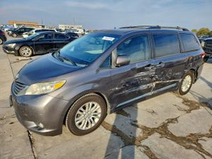 Toyota Sienna XLE 3.5L 6 2013