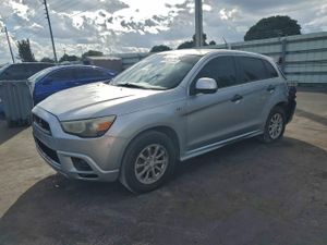 Mitsubishi Outlander ES 2.0L 4 2011
