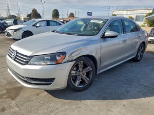 Volkswagen Passat SE 2.5L 5 2012