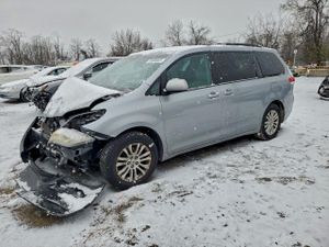 Toyota Sienna XLE 3.5L 6 2013