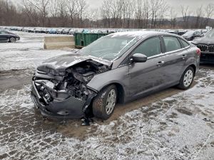 Ford Focus SE 2.0L 4 2012