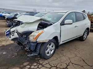 Nissan Rogue S 2.5L 4 2013