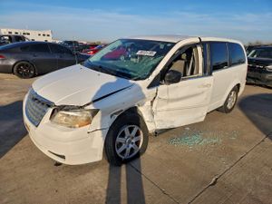 Chrysler Town & Country LX 3.8L 6 2010
