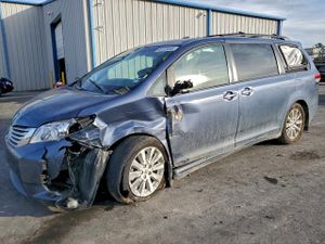 Toyota Sienna XLE 3.5L 6 2013