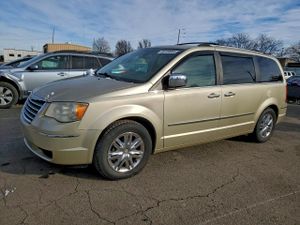 Chrysler Town & Country LIMITED 4.0L 6 2010
