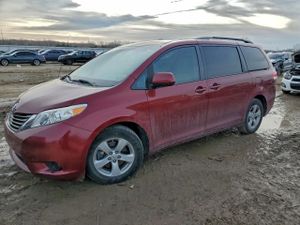 Toyota Sienna LE 3.5L 6 2012