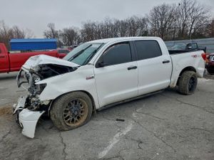 Toyota Tundra CREWMAX SR5 5.7L 8 2012
