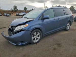 Toyota Sienna LE 3.5L 6 2014