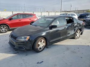 Volkswagen Jetta BASE 2.0L 4 2013