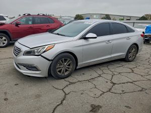 Hyundai Sonata SE 2.4L 4 2015