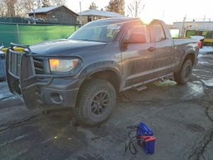 Toyota Tundra DOUBLE CAB SR5 5.7L 8 2011