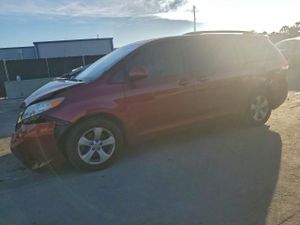 Toyota Sienna LE 3.5L 6 2012