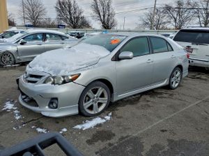 Toyota Corolla BASE 1.8L 4 2013