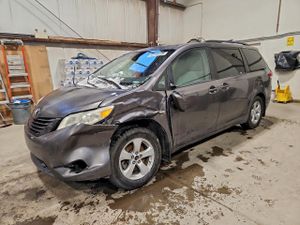 Toyota Sienna LE 3.5L 6 2011
