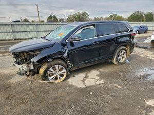 Toyota Highlander LE 3.5L 6 2015