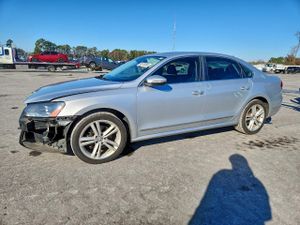 Volkswagen Passat SE 2.0L 4 2012