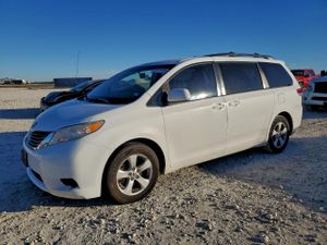 Toyota Sienna LE 3.5L 6 2012