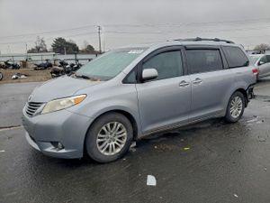Toyota Sienna XLE 3.5L 6 2012