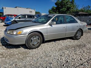 Toyota Camry CE 2.2L 4 2000