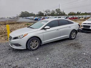 Hyundai Sonata SE 2.4L 4 2015