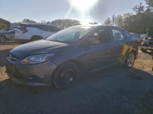 Ford Focus SE 2.0L 4 2014