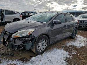Ford Focus SE 2.0L 4 2012