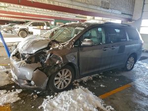 Toyota Sienna XLE 3.5L 6 2015