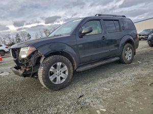 Nissan Pathfinder LE 4.0L 6 2005