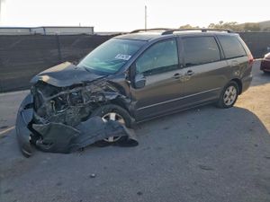 Toyota Sienna XLE 3.3L 6 2004