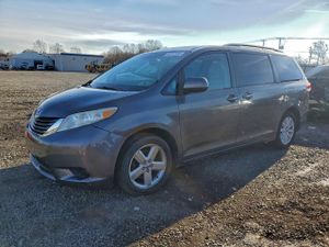 Toyota Sienna LE 3.5L 6 2011