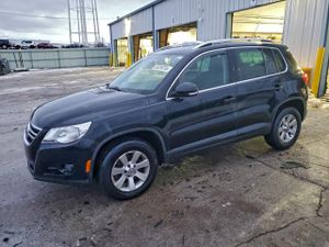 Volkswagen Tiguan S 2.0L 4 2011