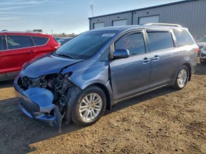 Toyota Sienna XLE 3.5L 6 2015