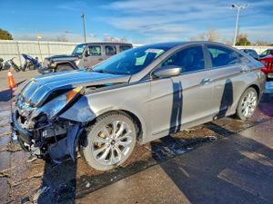 Hyundai Sonata SE 2.4L 4 2013