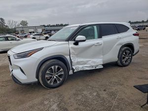 Toyota Highlander XLE 3.5L 6 2022