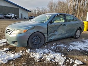 Toyota Camry BASE 2.5L 4 2011