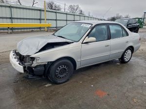 Toyota Corolla CE 1.8L 4 2001