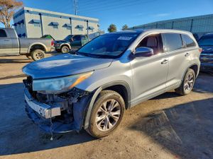 Toyota Highlander LE 3.5L 6 2015